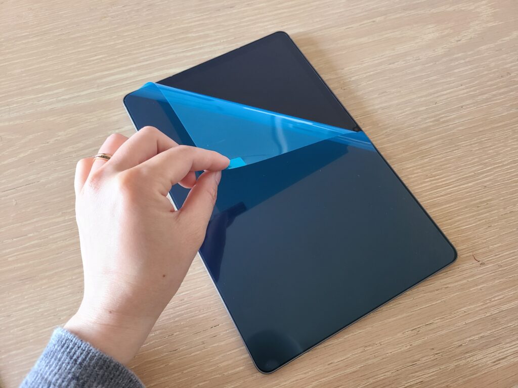 保護フィルムを実際に貼っている写真