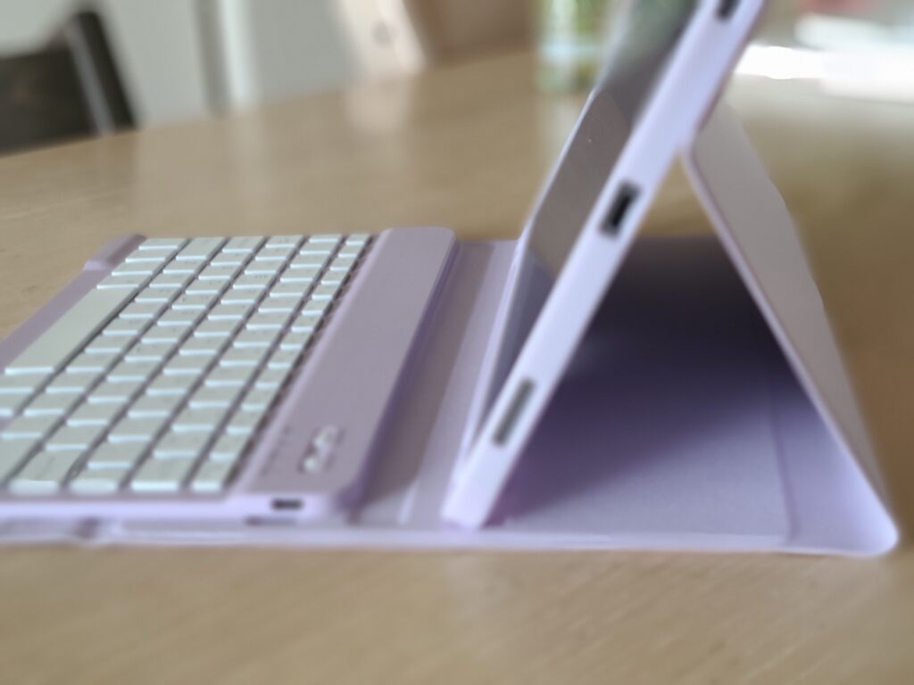 Galaxy Tab S10 Liteのケース横から見た写真