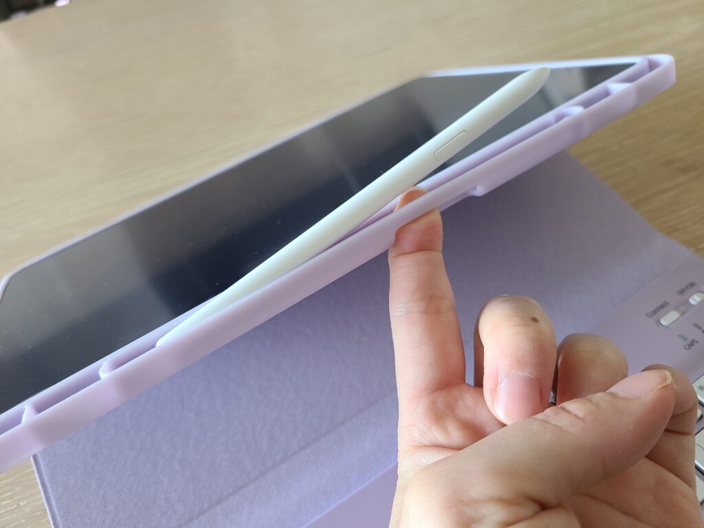 Galaxy Tab S10 Liteケースにペン収納がついている写真